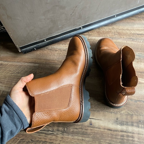 Madewell The Citywalk Lugsole Chelsea Boot in Leather - Picture 5 of 7
